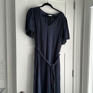Velvet brand gauze navy dress with tie waist. Midi length and pockets!